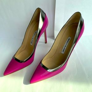 Manolo Blahnik Magenta Leather Gray Trimmed 4” Heel Pump. Size 39.  NWT